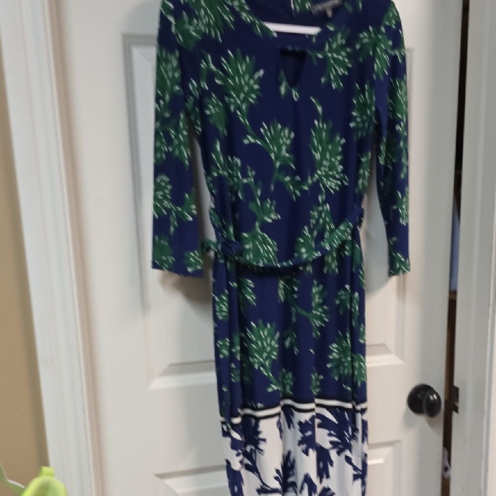 A Pea in the Pod Navy and Green Leaf Print Dress